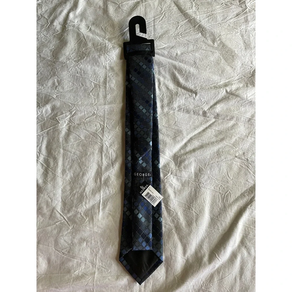 NEW George 6W96-3153 Necktie Dress Tie in Blue Modern‎ Geometric Diamond Print